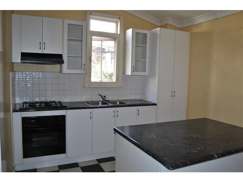 28 Kildare Ave, Wagga Wagga NSW 2650