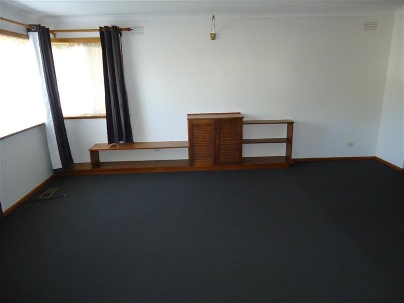 8 Kennedy Ave, Wagga Wagga NSW 2650