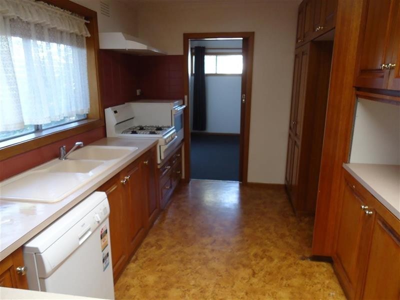 8 Kennedy Ave, Wagga Wagga NSW 2650