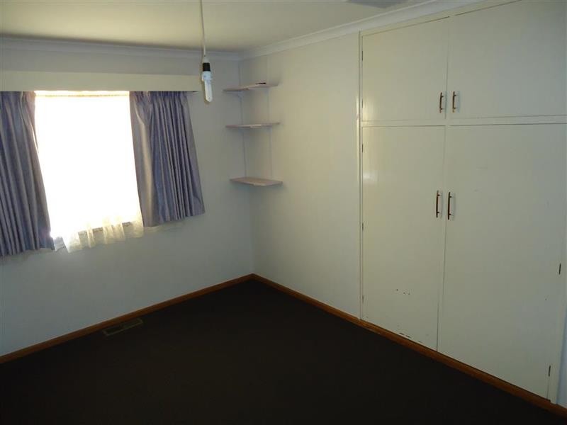8 Kennedy Ave, Wagga Wagga NSW 2650