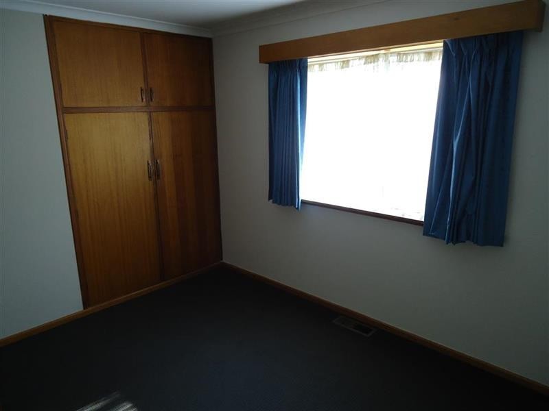 8 Kennedy Ave, Wagga Wagga NSW 2650