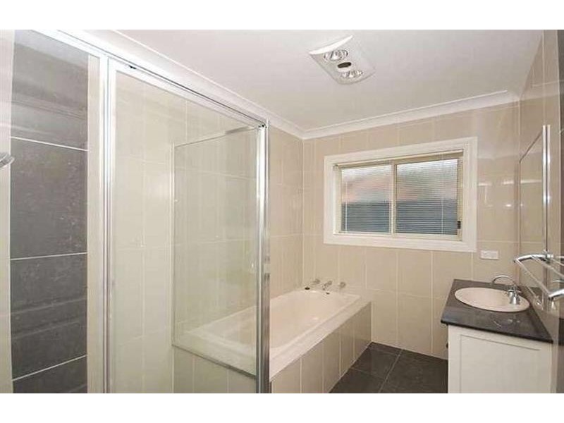 3/12 Lampe Ave, Wagga Wagga NSW 2650