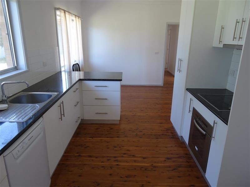 7 Henschke Ave, San Isidore NSW 2650