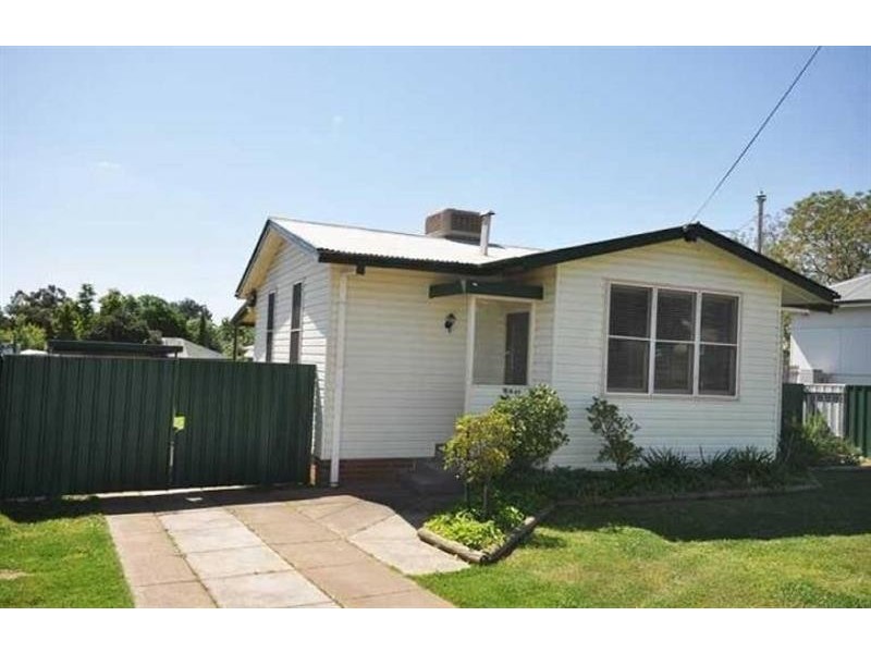 6 Gowrie Pde, Wagga Wagga NSW 2650