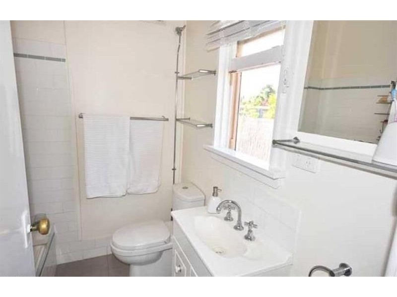 6 Gowrie Pde, Wagga Wagga NSW 2650
