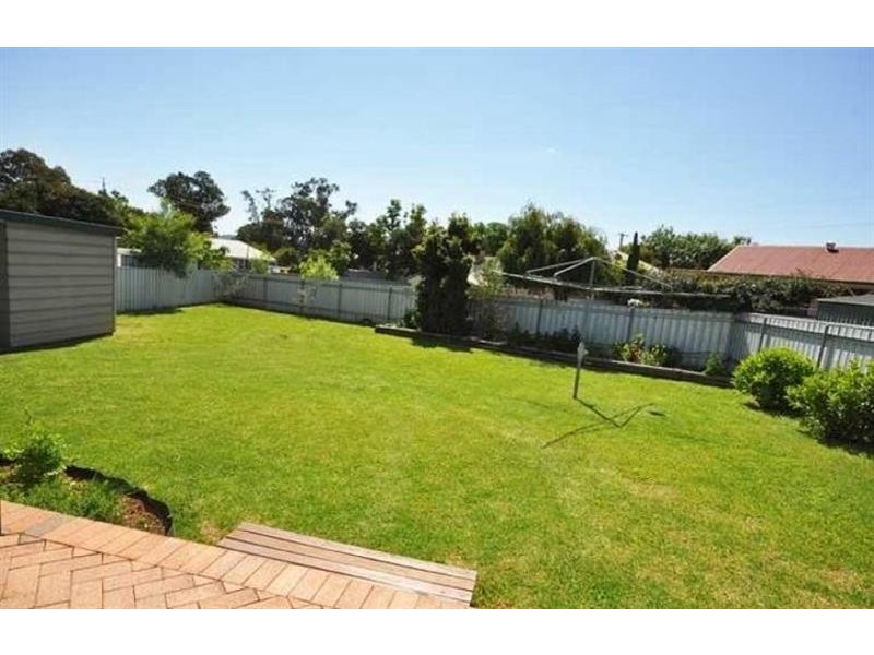 6 Gowrie Pde, Wagga Wagga NSW 2650