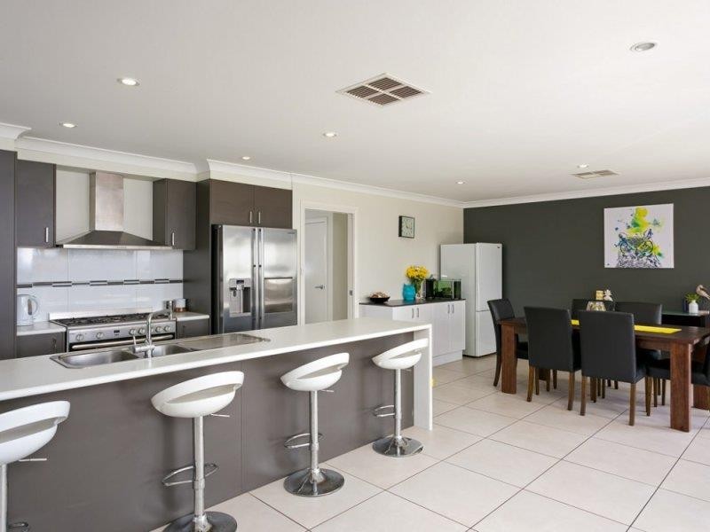 76 Kaloona Dr, Wagga Wagga NSW 2650