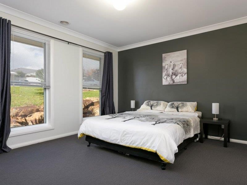 76 Kaloona Dr, Wagga Wagga NSW 2650