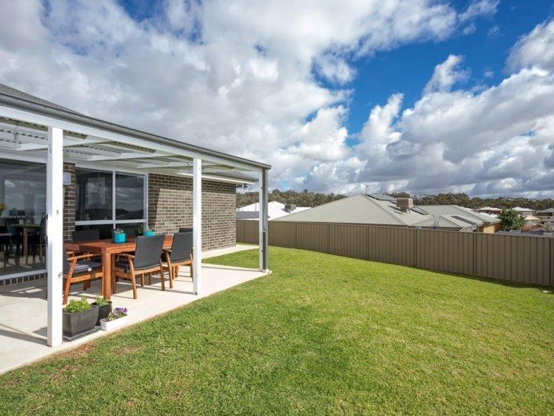 76 Kaloona Dr, Wagga Wagga NSW 2650