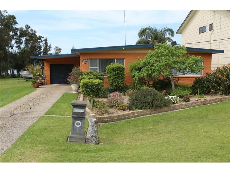 37 Myuna St, Dalmeny NSW 2546