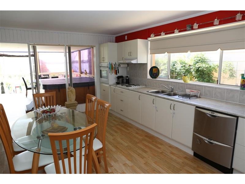 37 Myuna St, Dalmeny NSW 2546