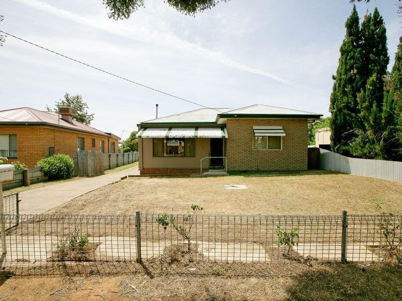 2 Manoora Ave, Wagga Wagga NSW 2650