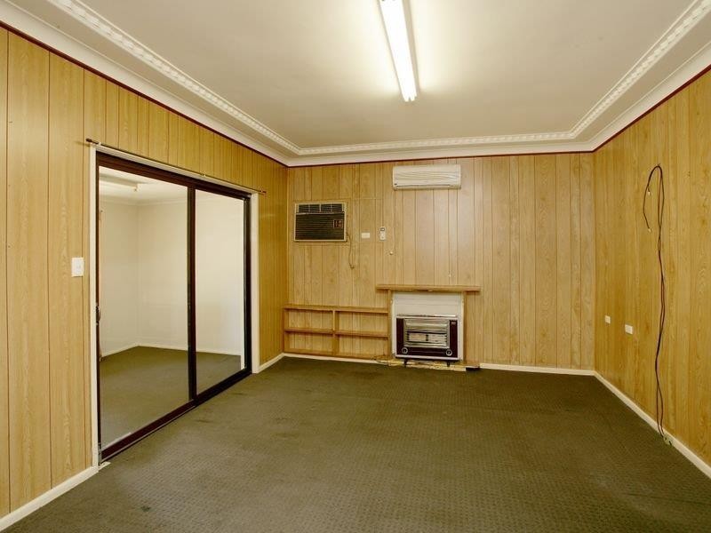 2 Manoora Ave, Wagga Wagga NSW 2650