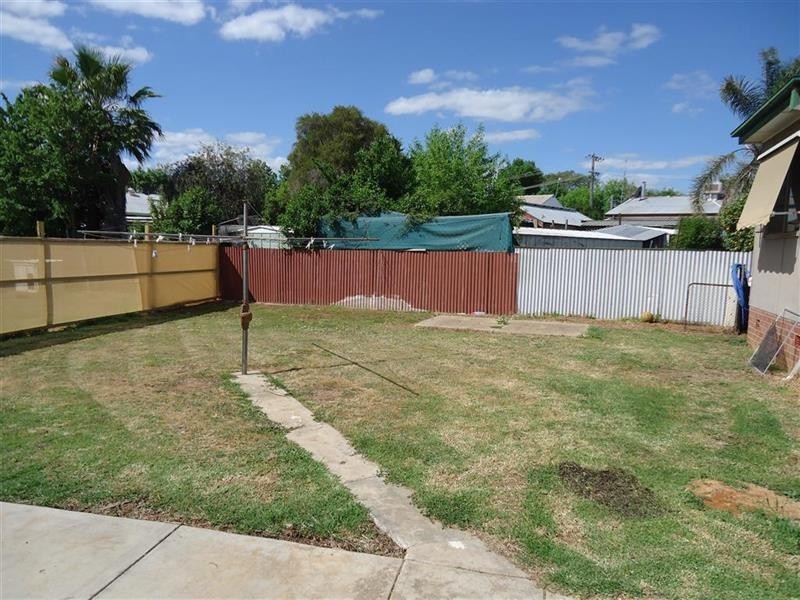 2 Manoora Ave, Wagga Wagga NSW 2650