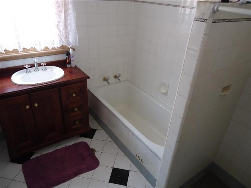 27 Bourke St, Wagga Wagga NSW 2650