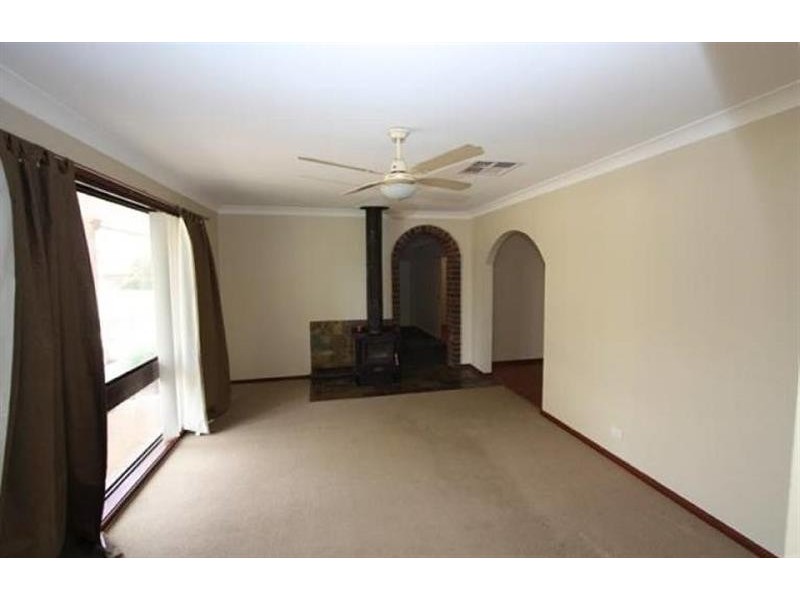 13 Grinton Ave, Wagga Wagga NSW 2650