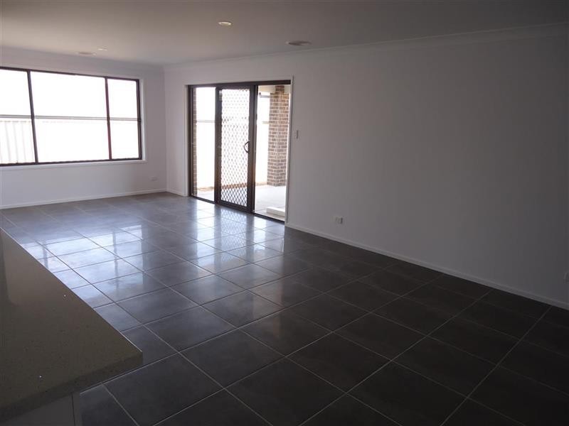 27 Alma Cres, Wagga Wagga NSW 2650