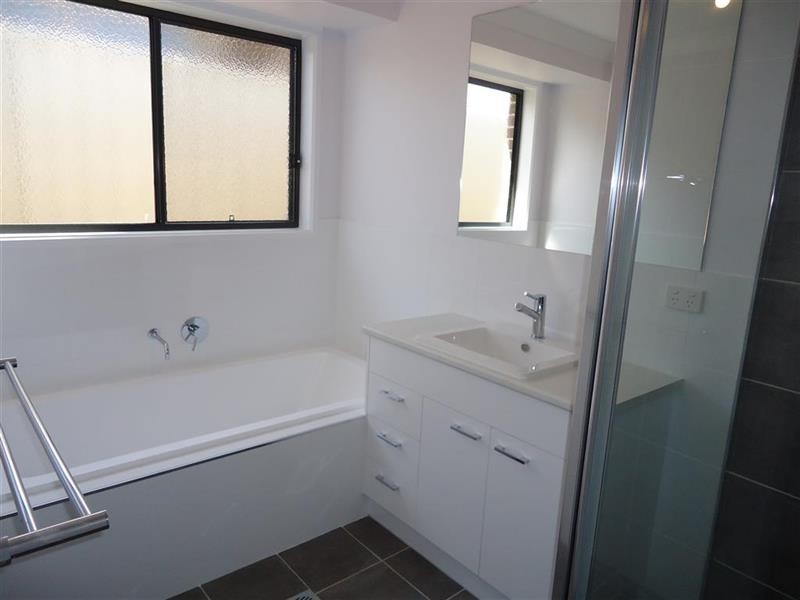 27 Alma Cres, Wagga Wagga NSW 2650