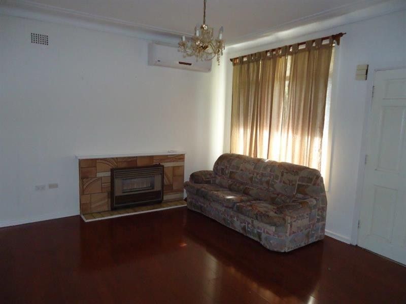 90 Bolger Ave, Wagga Wagga NSW 2650