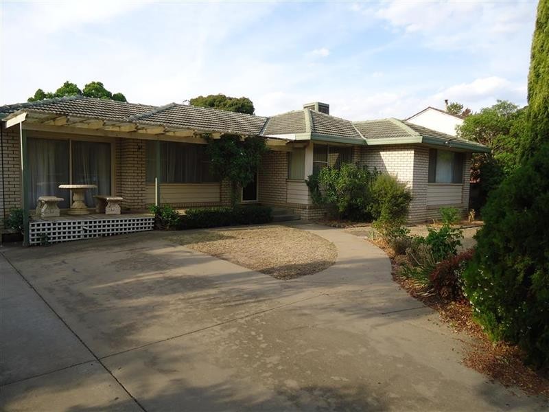 24 Waratah St, Wagga Wagga NSW 2650