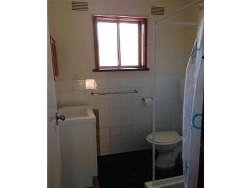 1/8 Nordlingen  Dr, Wagga Wagga NSW 2650