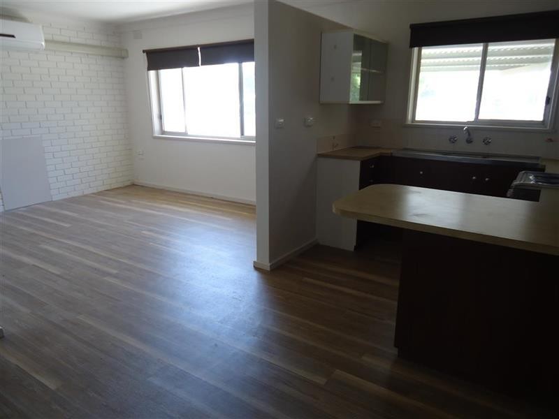 3/2 Fairbairn  Cres, Wagga Wagga NSW 2650