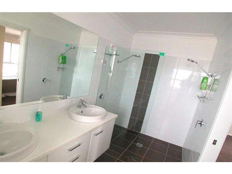 2 Fisher Pl, Wagga Wagga NSW 2650