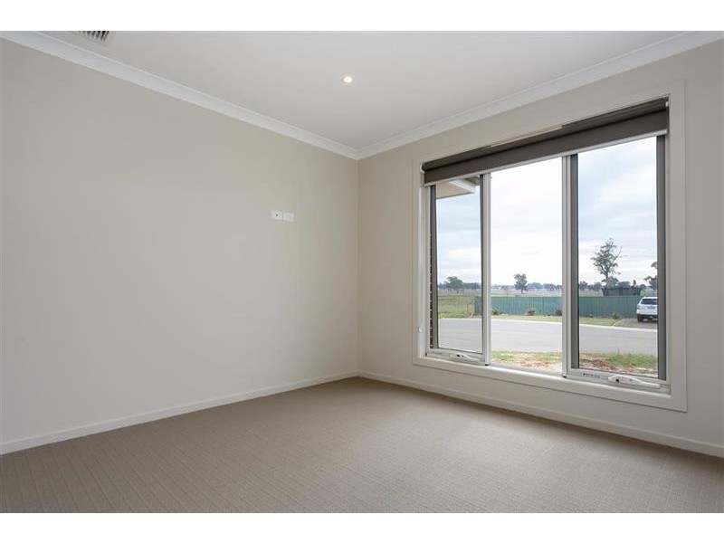 2/9 Gimlet Pl, Forest Hill NSW 2651