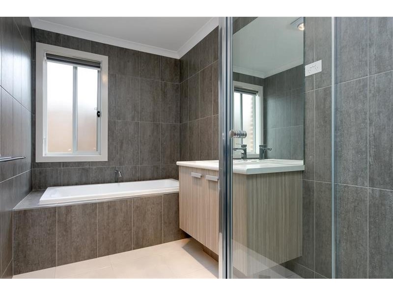2/9 Gimlet Pl, Forest Hill NSW 2651