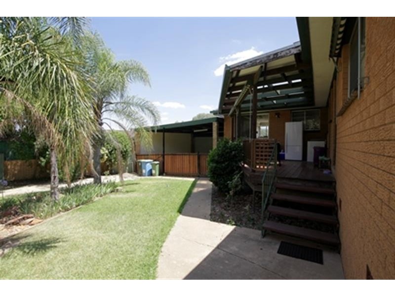 34 Cobb St, Wagga Wagga NSW 2650