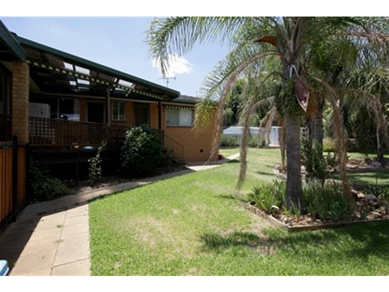 34 Cobb St, Wagga Wagga NSW 2650