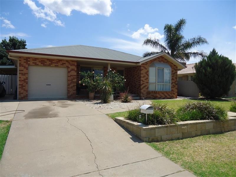 12 Wonkana Rd, Wagga Wagga NSW 2650