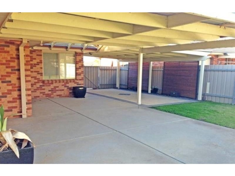 12 Wonkana Rd, Wagga Wagga NSW 2650