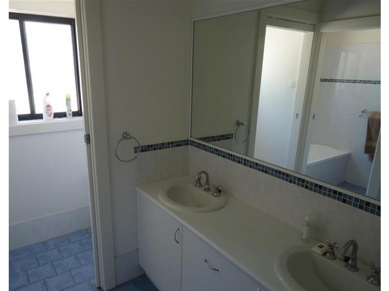 34 Copland St, Wagga Wagga NSW 2650