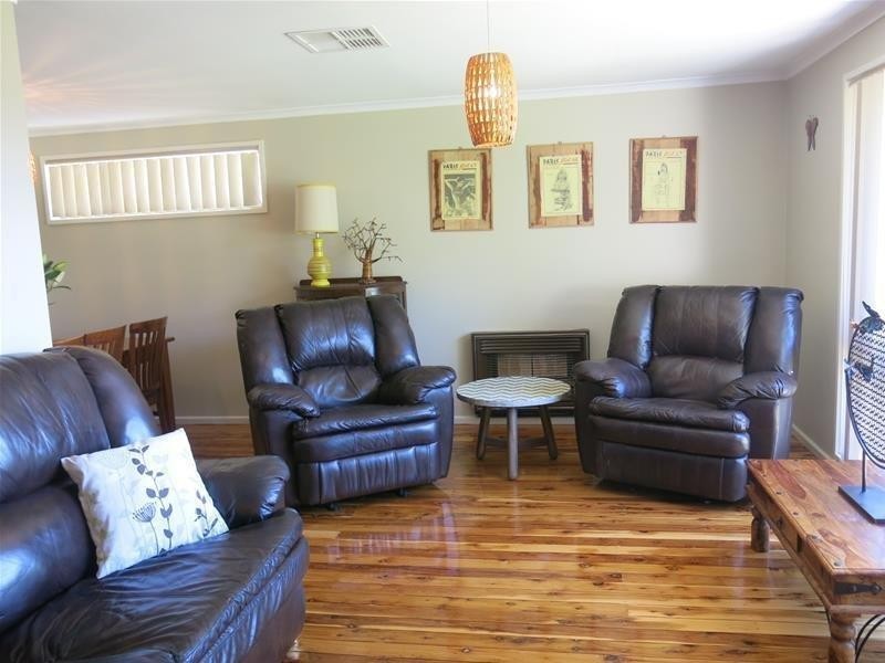 6 Raleigh Pl, Wagga Wagga NSW 2650