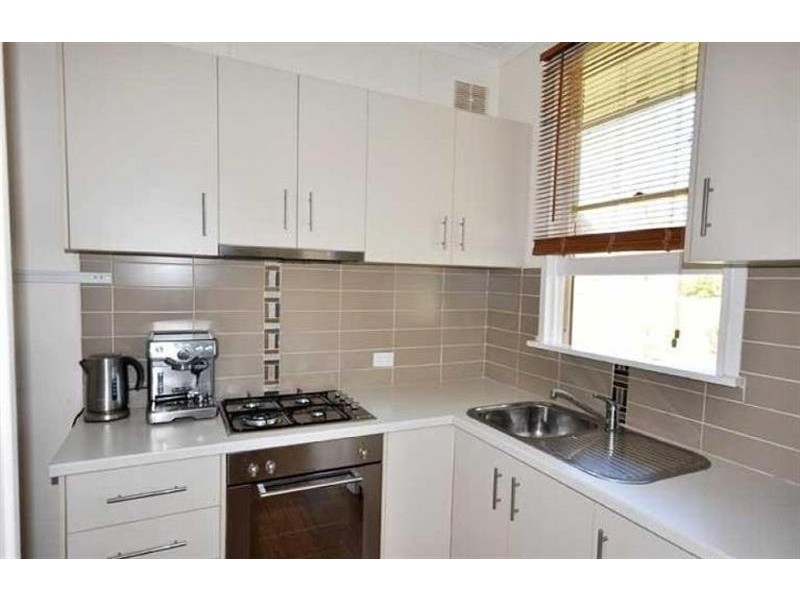 6 Gowrie Pde, Wagga Wagga NSW 2650