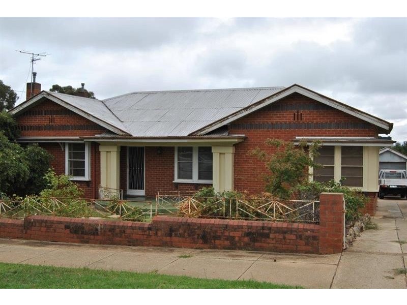 29 Athol St, Wagga Wagga NSW 2650