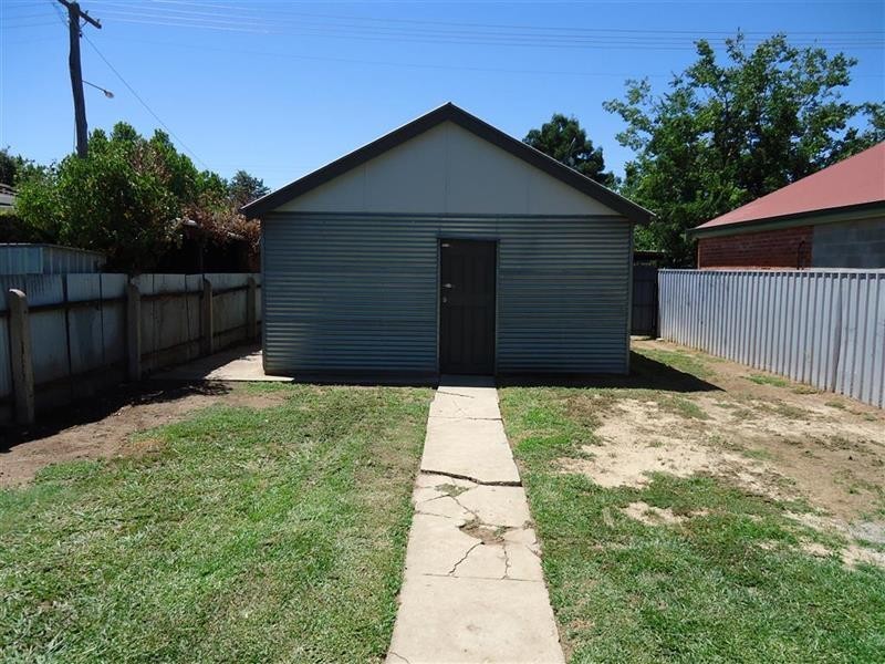 9 Fox St, Wagga Wagga NSW 2650