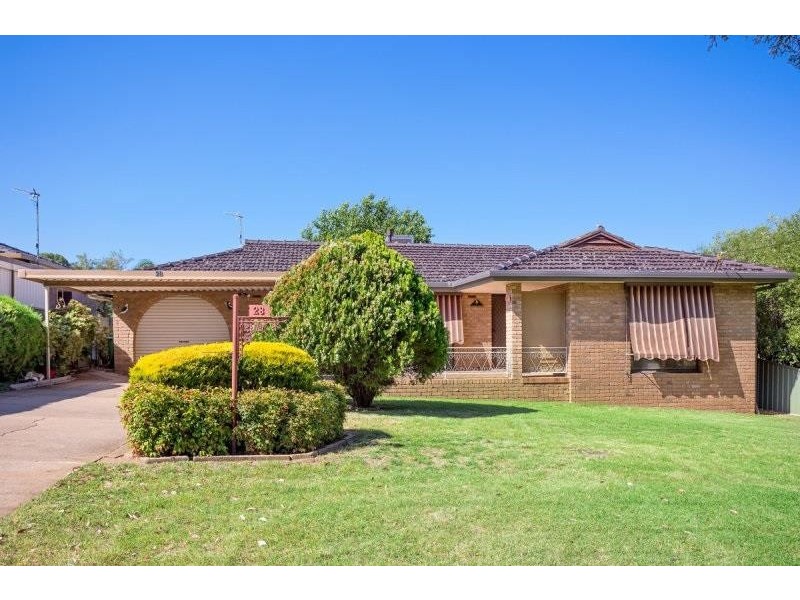 28 Cobb St, Wagga Wagga NSW 2650