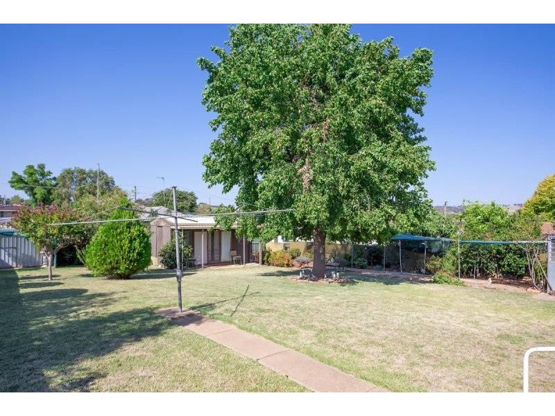 28 Cobb St, Wagga Wagga NSW 2650