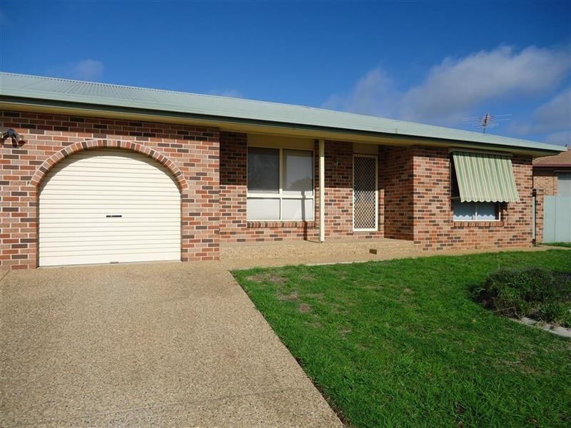 2/2 Lamilla St, Wagga Wagga NSW 2650