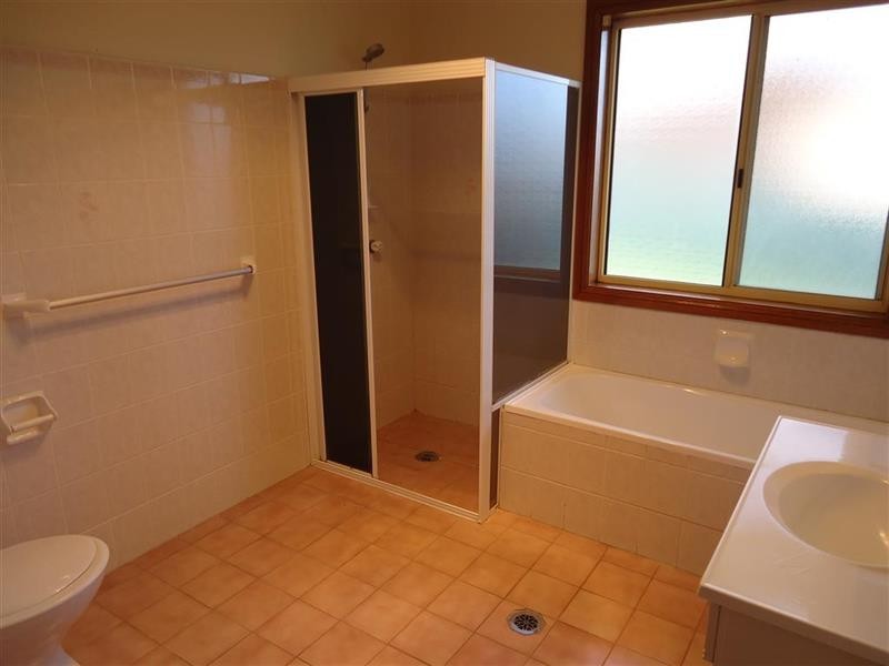 2/2 Lamilla St, Wagga Wagga NSW 2650