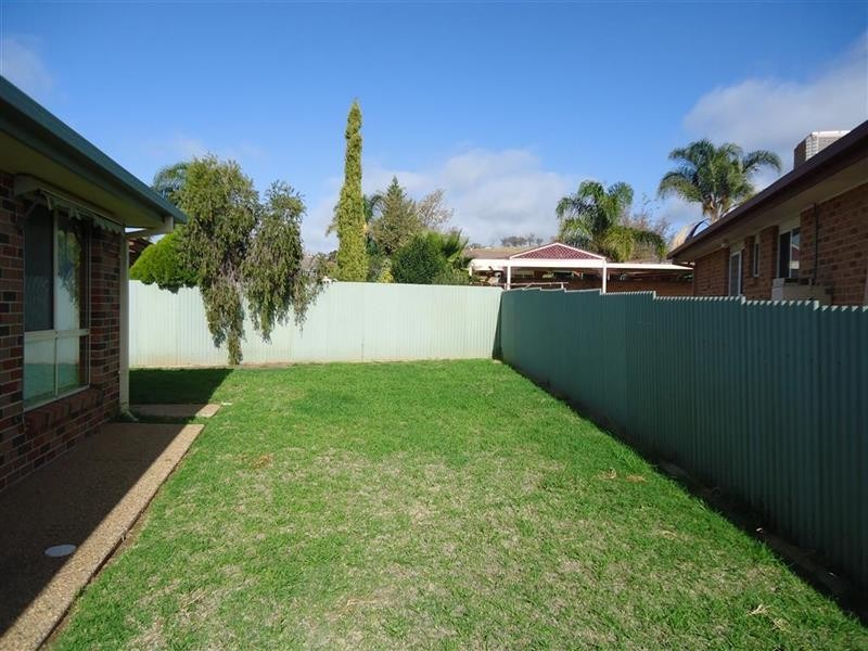 2/2 Lamilla St, Wagga Wagga NSW 2650