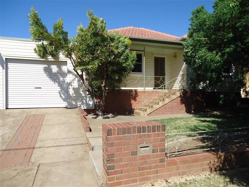 33 Mair St, Wagga Wagga NSW 2650