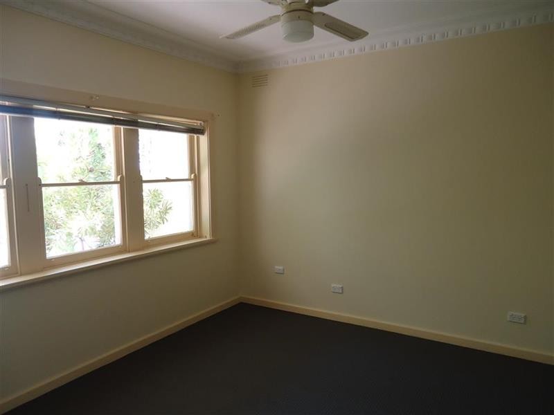 33 Mair St, Wagga Wagga NSW 2650