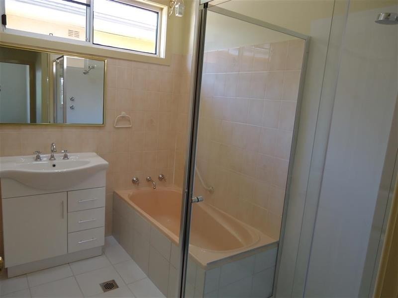 33 Mair St, Wagga Wagga NSW 2650