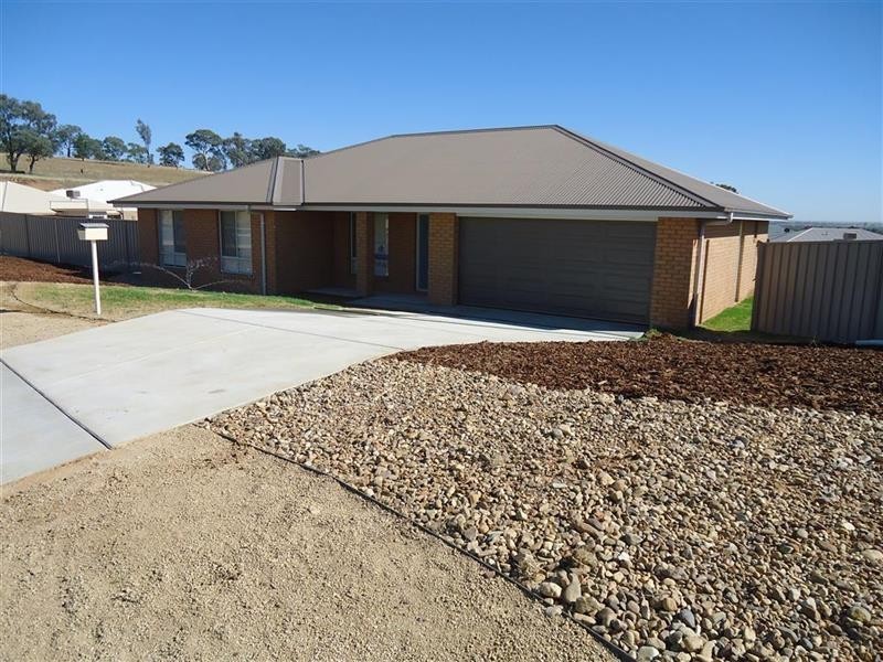 12 Watson Bvd, Wagga Wagga NSW 2650