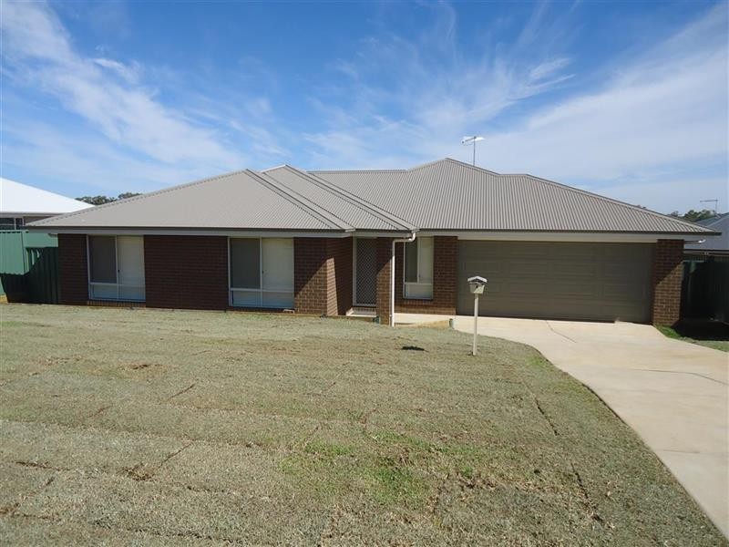 8 Tantoon Cct, Forest Hill NSW 2651