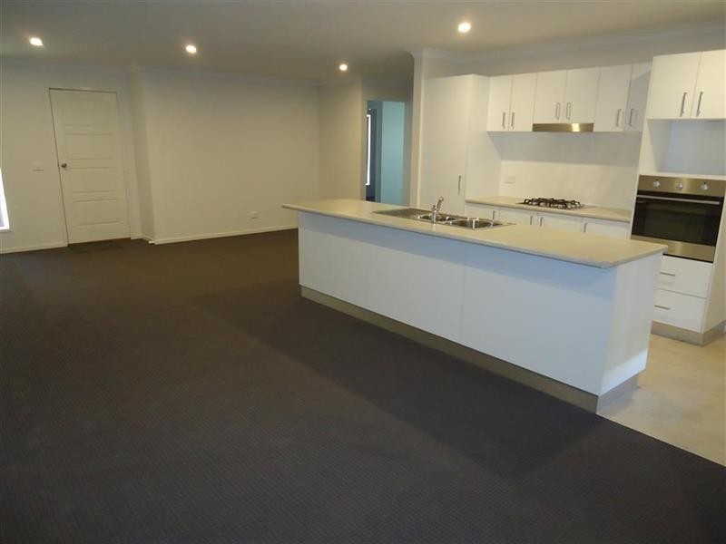 8 Tantoon Cct, Forest Hill NSW 2651