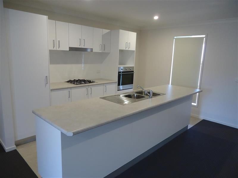 8 Tantoon Cct, Forest Hill NSW 2651